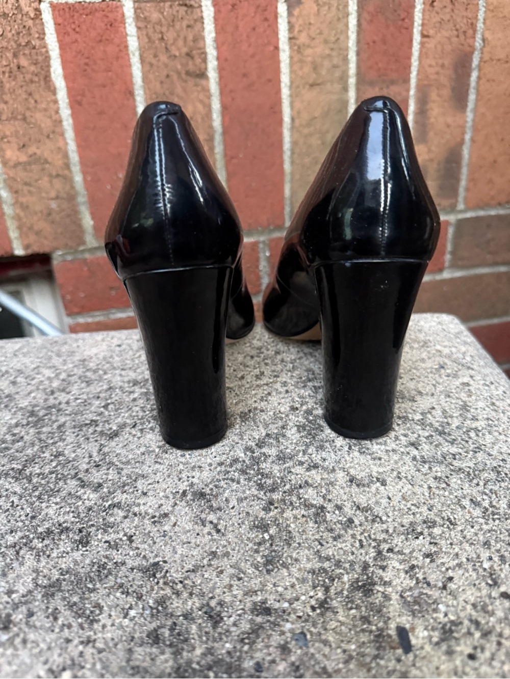 Vince Camuto Black Patent Leather Peep Toe Block Heel Pumps Size 7.5B - Picture 3 of 7